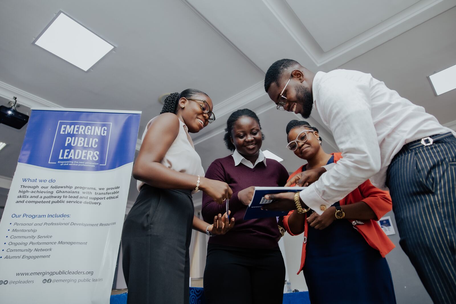 A mentor working through material with a group of Fellows